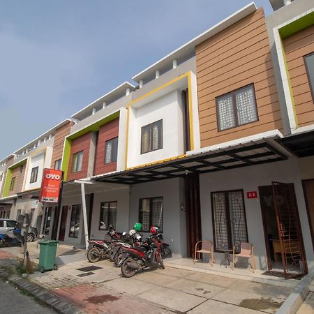 Oyo 3253 Sofia Residence Telukjambe 외부 사진