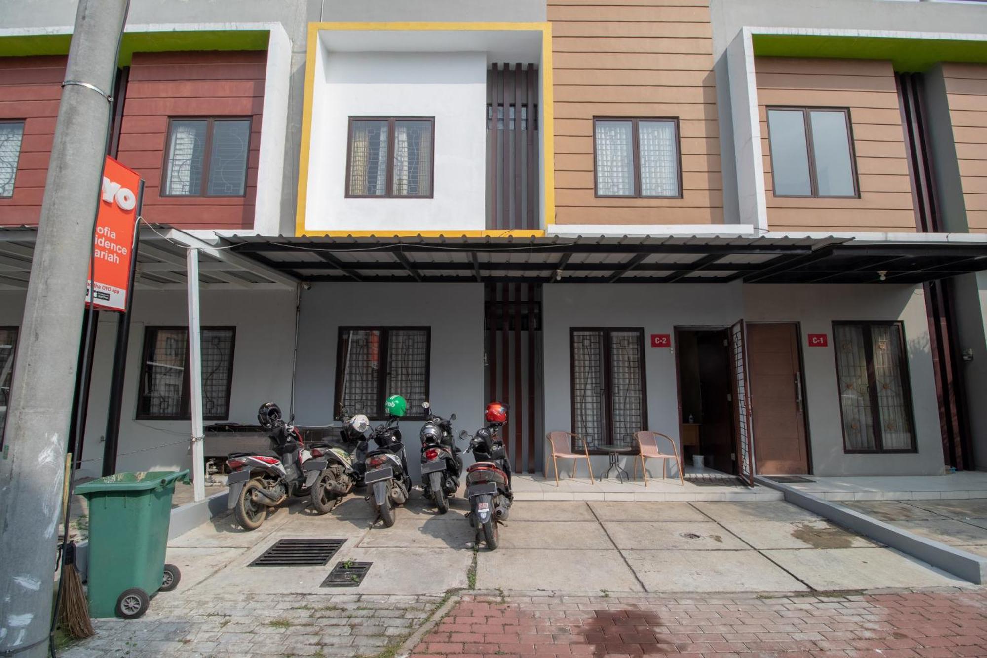 Oyo 3253 Sofia Residence Telukjambe 외부 사진