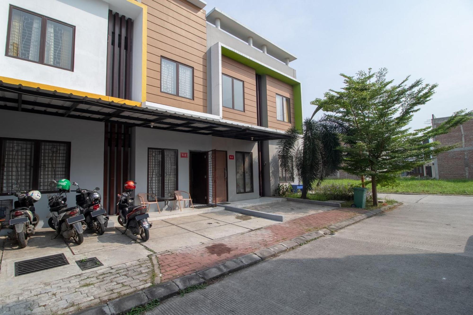 Oyo 3253 Sofia Residence Telukjambe 외부 사진